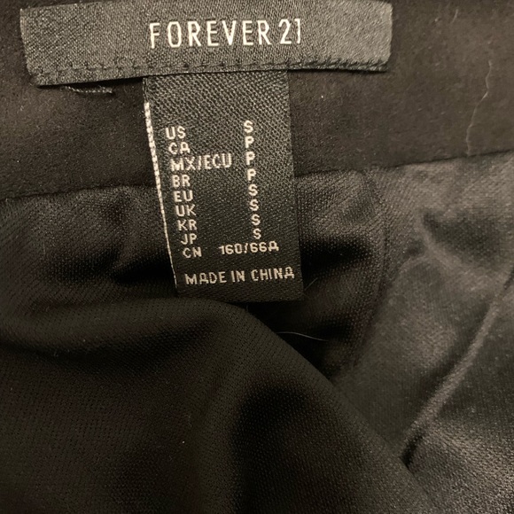 Flower embroidery black velvet mini skirt - Picture 2 of 2